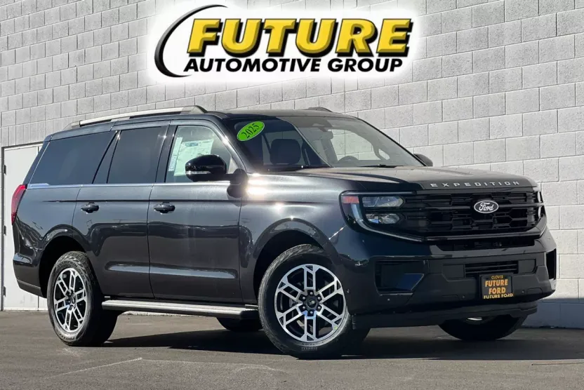2025 Ford Expedition photo 1