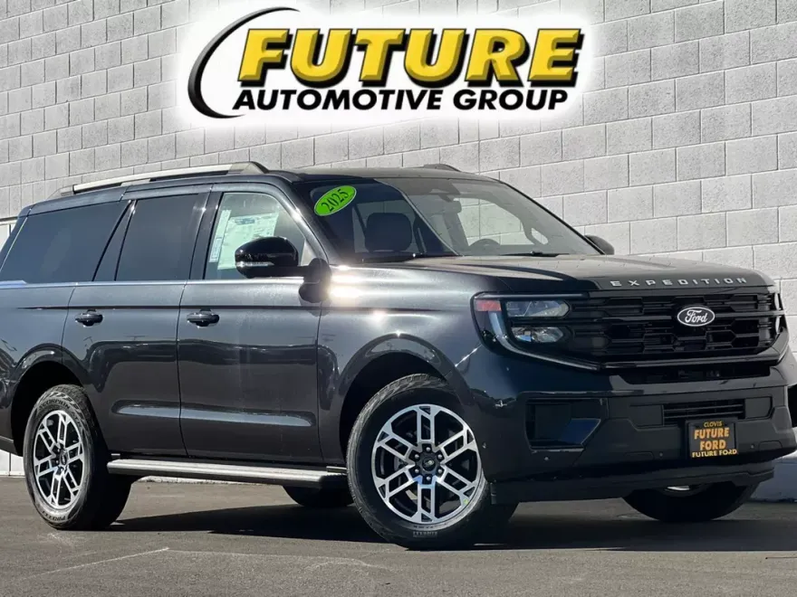2025 Ford Expedition photo 1