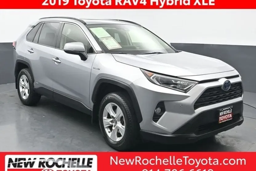2019 Toyota RAV4 Hybrid XLE photo 1