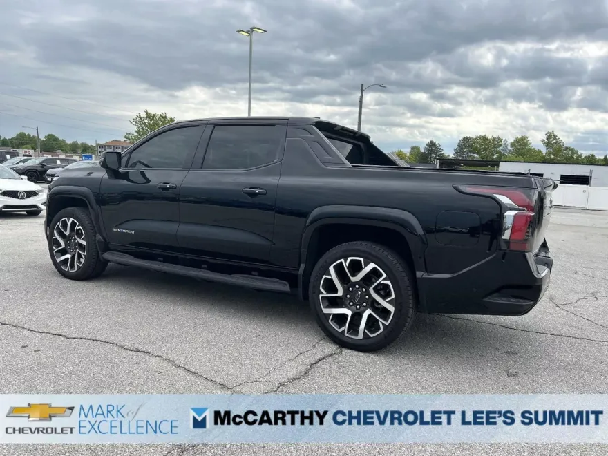 2024 Chevrolet Silverado EV RST photo 1