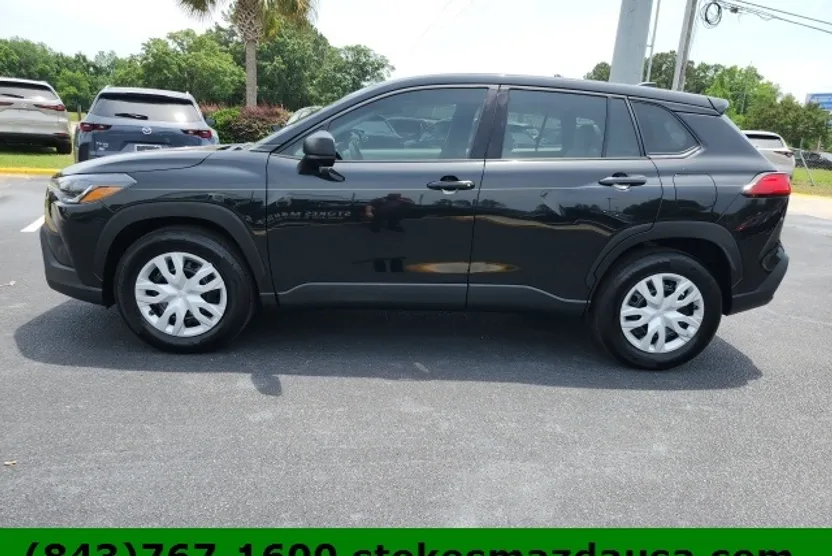 2024 Toyota Corolla Cross L photo 1