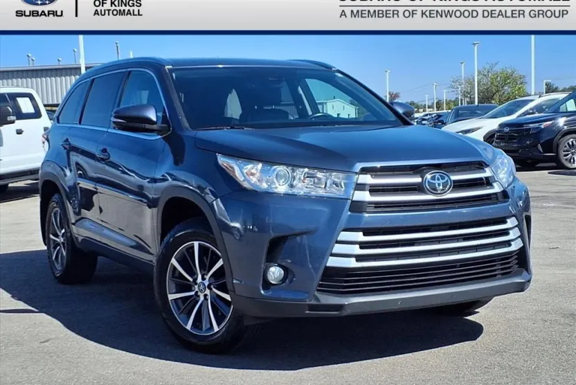 2017 Toyota Highlander XLE photo 1
