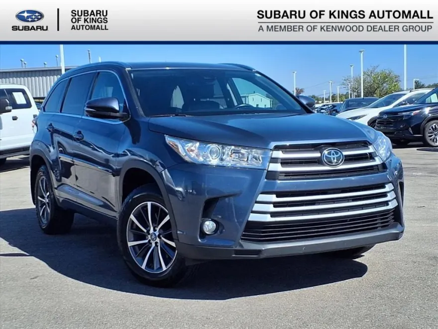 2017 Toyota Highlander XLE photo 1