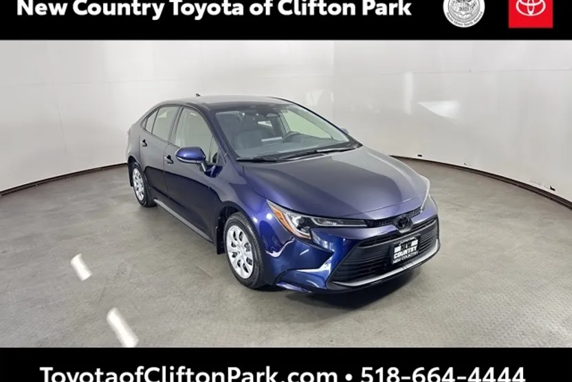 2023 Toyota Corolla LE photo 1
