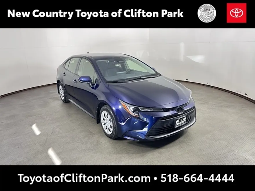 2023 Toyota Corolla LE photo 1
