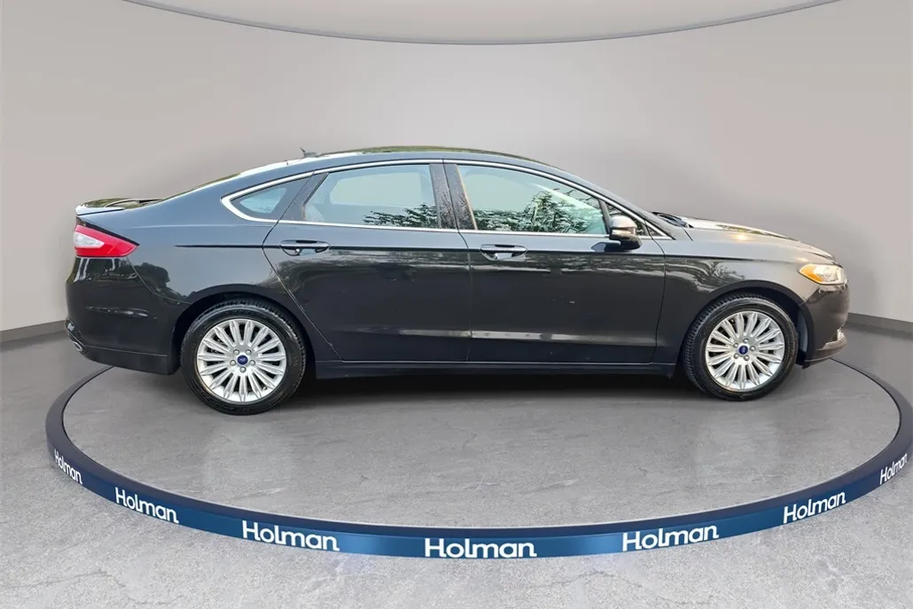 2014 Ford Fusion Titanium photo 1