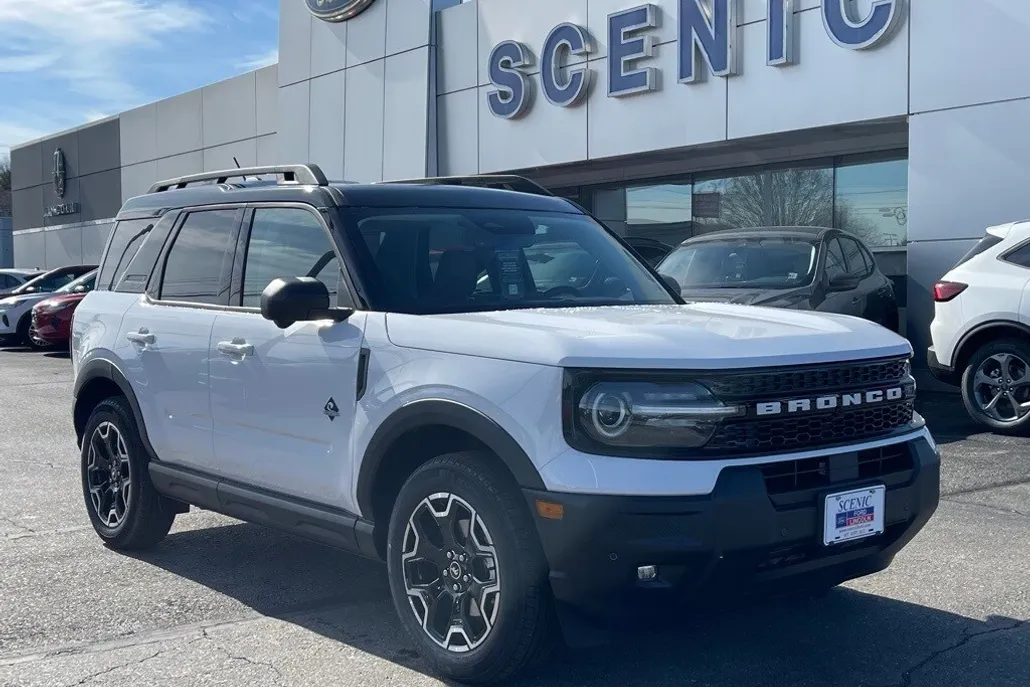 2025 Ford Bronco Sport Outer Banks photo 1