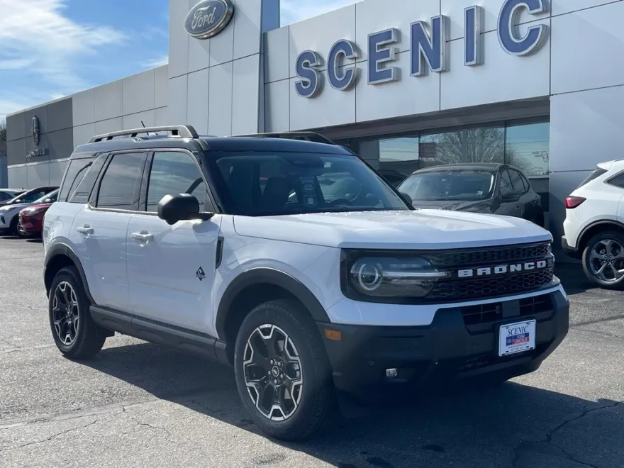 2025 Ford Bronco Sport Outer Banks photo 1