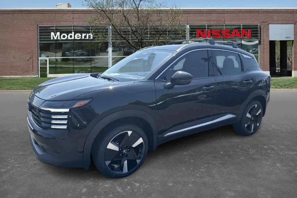 2025 Nissan Kicks SR photo 1