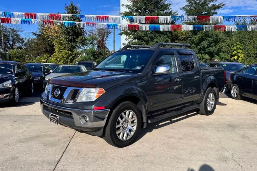 2011 Nissan Frontier SL photo 1