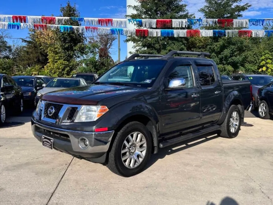 2011 Nissan Frontier SL photo 1