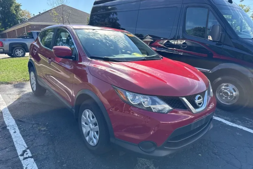 2017 Nissan Rogue Sport S photo 1