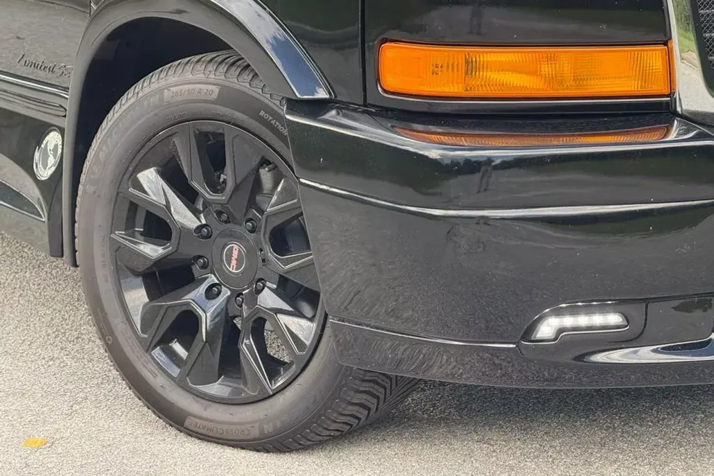 2025 Gmc Savana photo 1