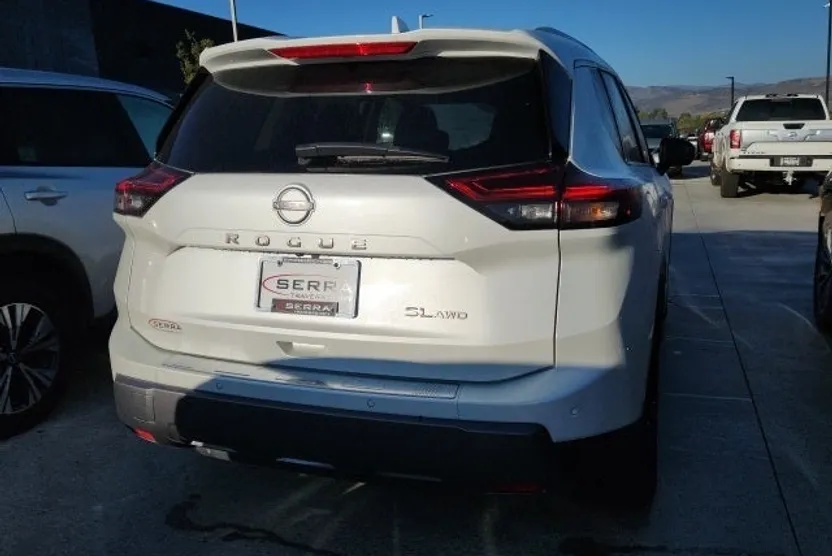 2024 Nissan Rogue SL photo 1