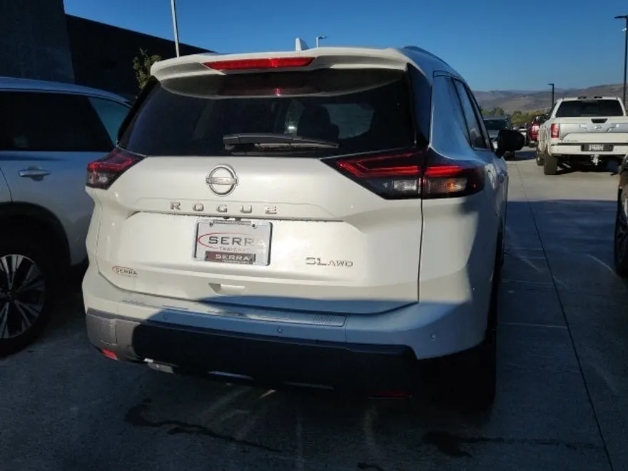 2024 Nissan Rogue SL photo 1