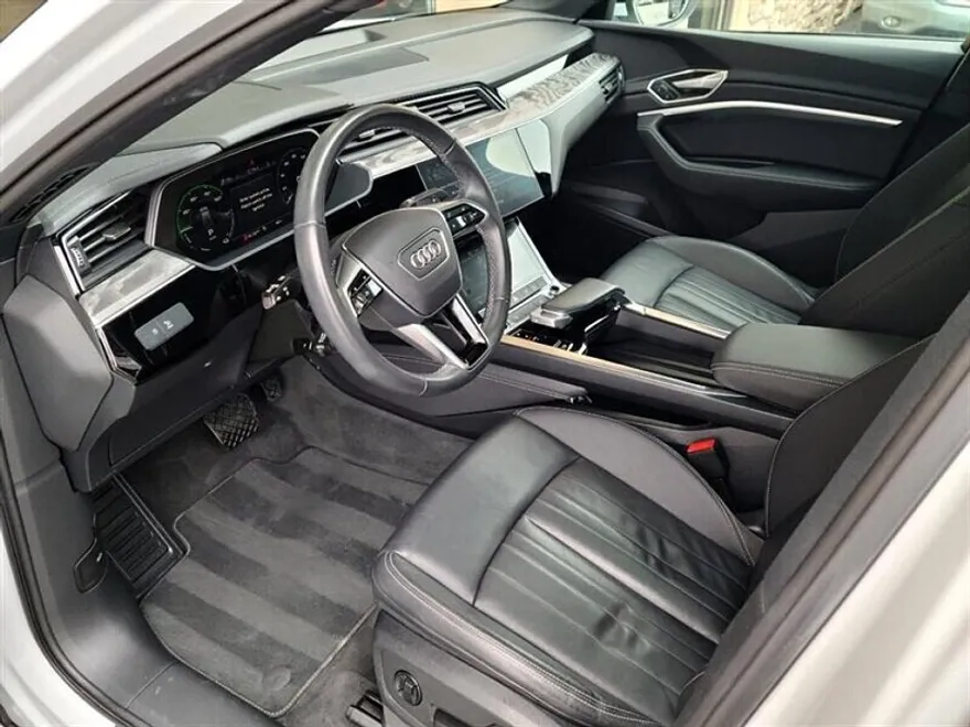 2023 Audi e-tron Sportback Premium photo 1