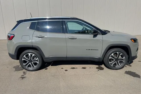 2022 Jeep Compass Limited photo 1