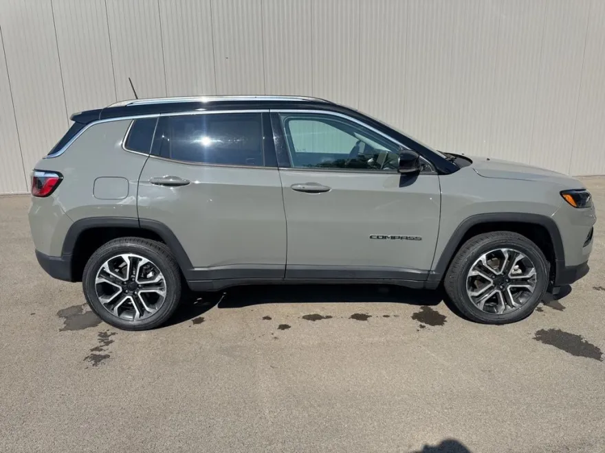 2022 Jeep Compass Limited photo 1