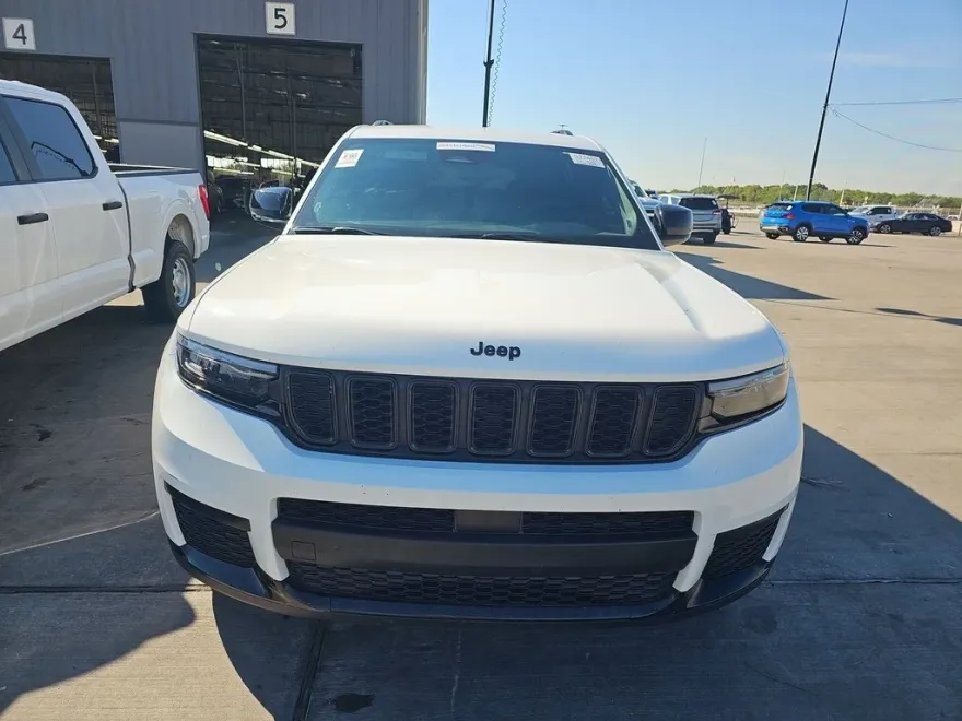 2024 Jeep Grand Cherokee Altitude photo 1