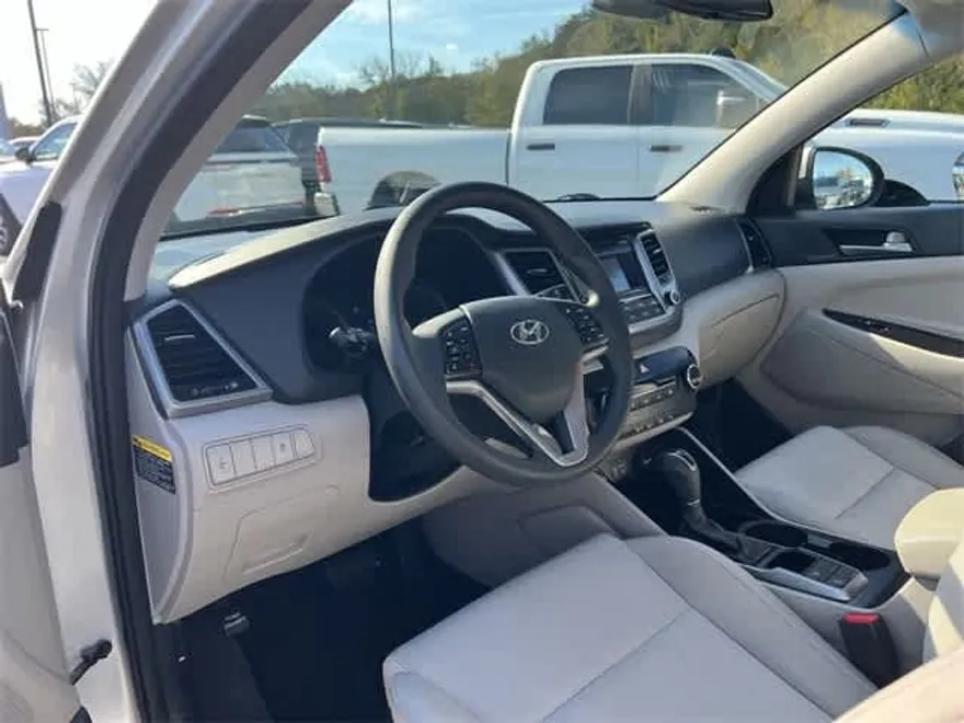 2018 Hyundai Tucson SE photo 1