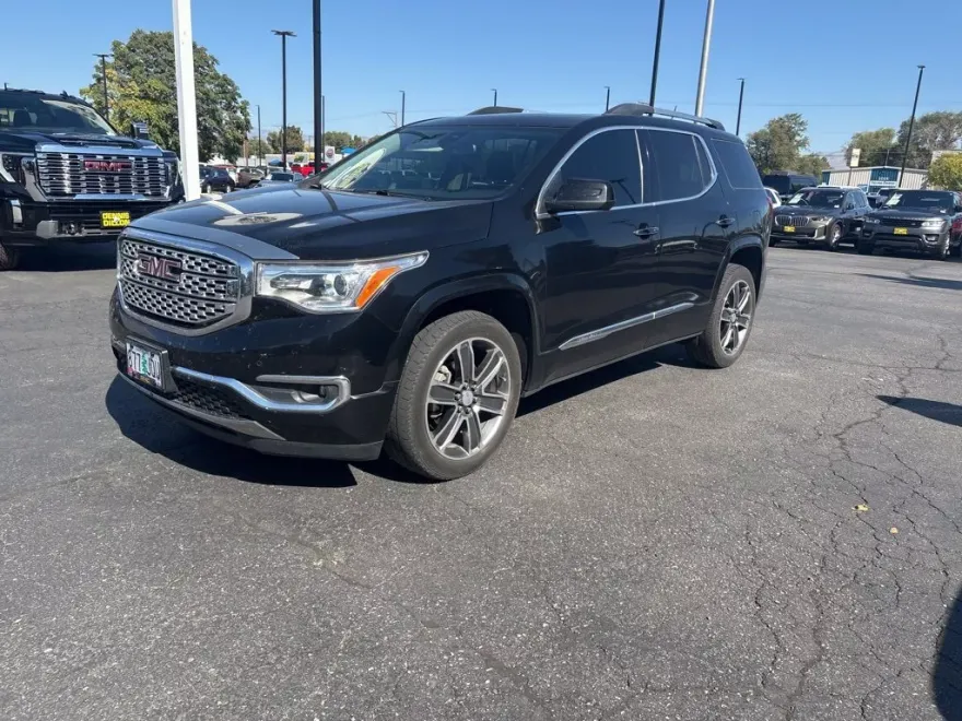 2017 Gmc Acadia Denali photo 1