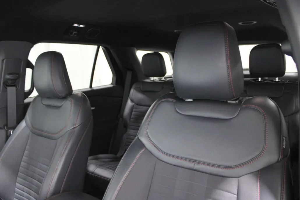 2025 Ford Explorer ST-Line photo 1