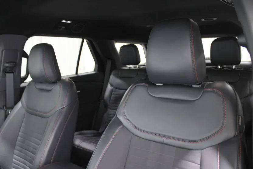 2025 Ford Explorer ST-Line photo 1