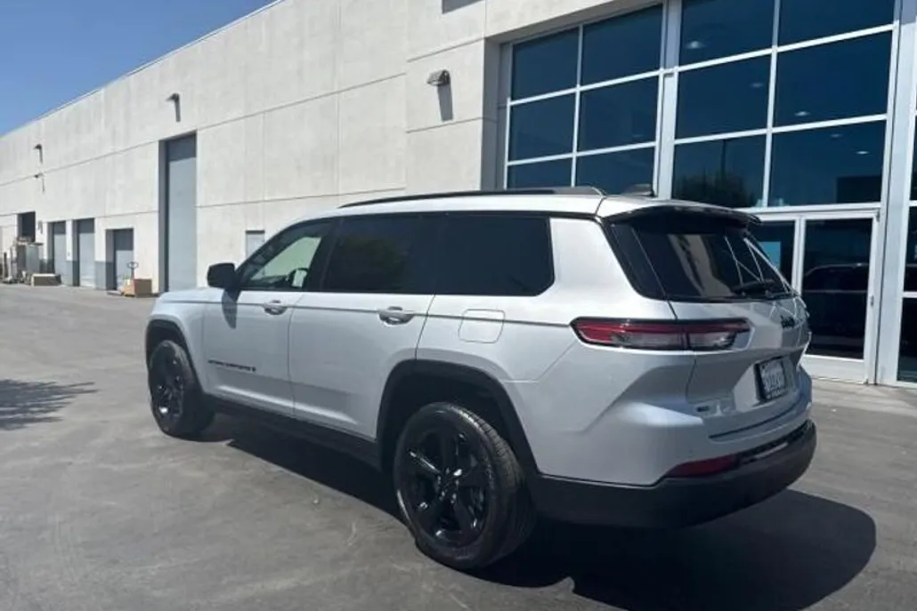 2021 Jeep Grand Cherokee Altitude photo 1