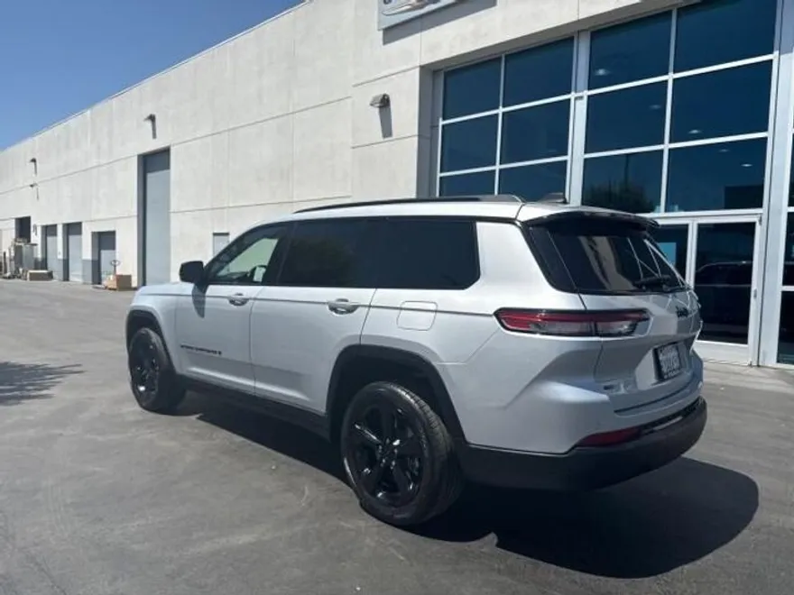 2021 Jeep Grand Cherokee Altitude photo 1