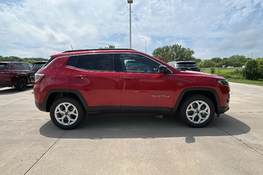 2025 Jeep Compass Latitude photo 1