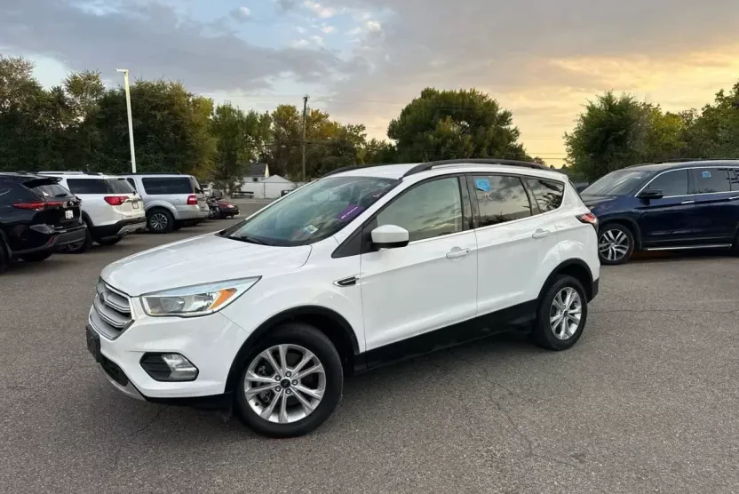 2018 Ford Escape SE Sport photo 1