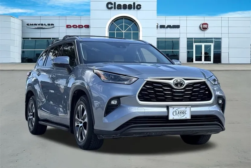 2021 Toyota Highlander XLE photo 1