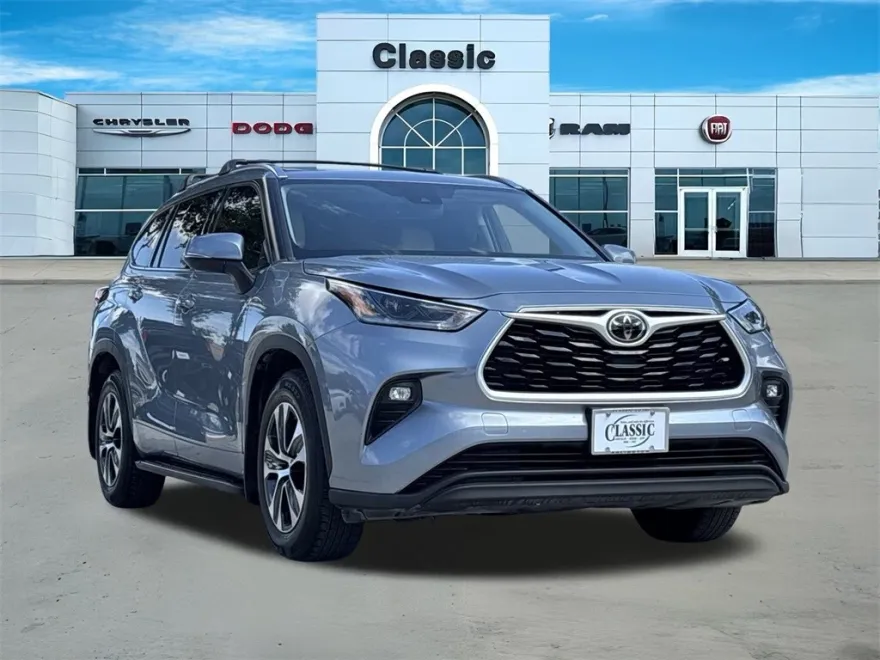 2021 Toyota Highlander XLE photo 1