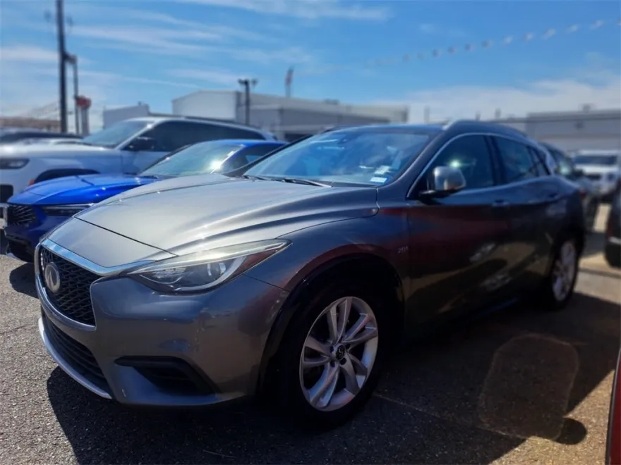 2019 Infiniti QX30 Luxe photo 1