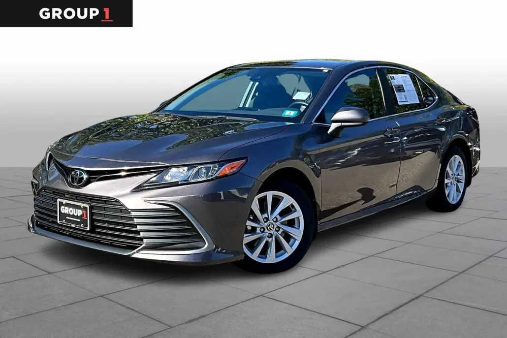 2023 Toyota Camry LE photo 1