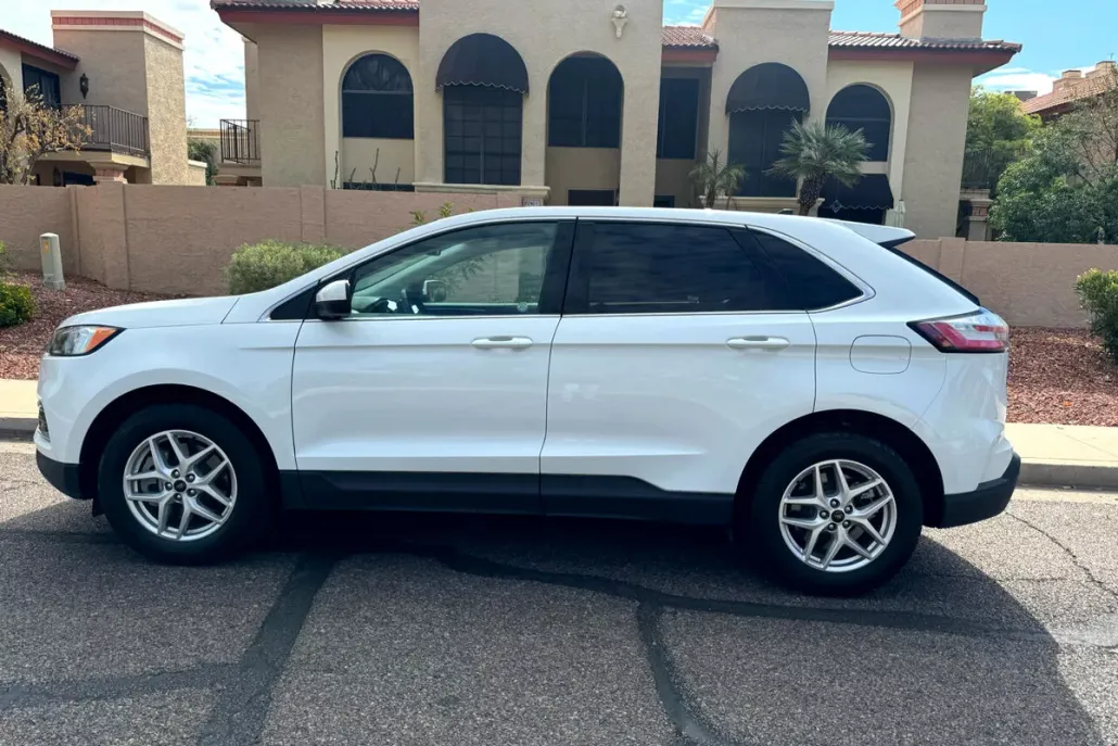 2024 Ford Edge SEL photo 1