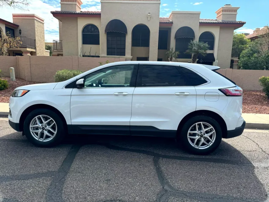 2024 Ford Edge SEL photo 1