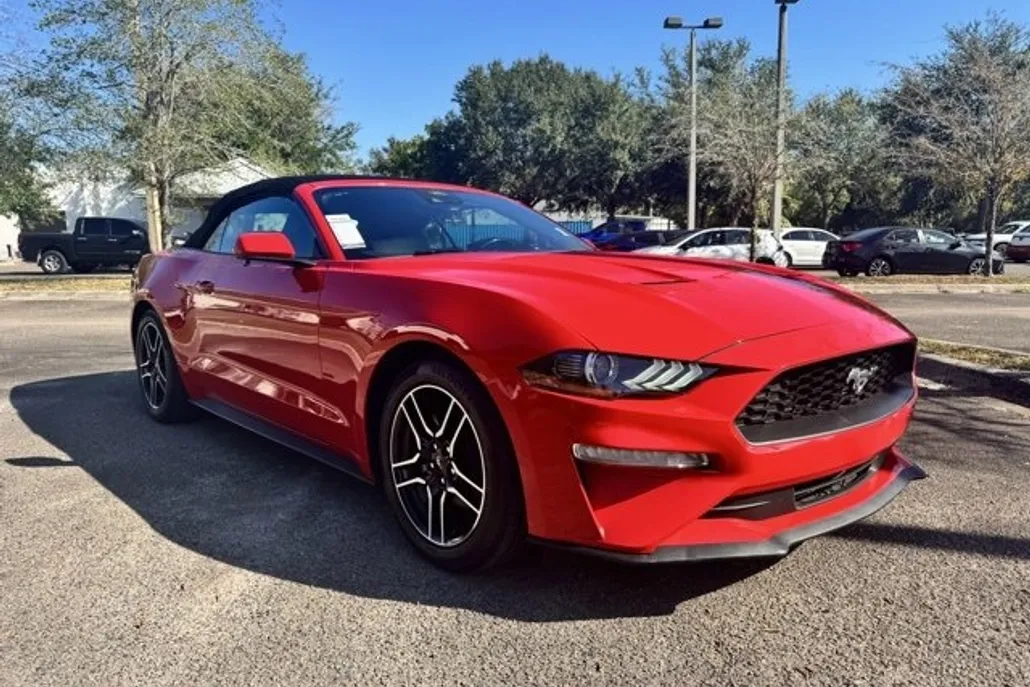 2023 Ford Mustang Premium photo 1