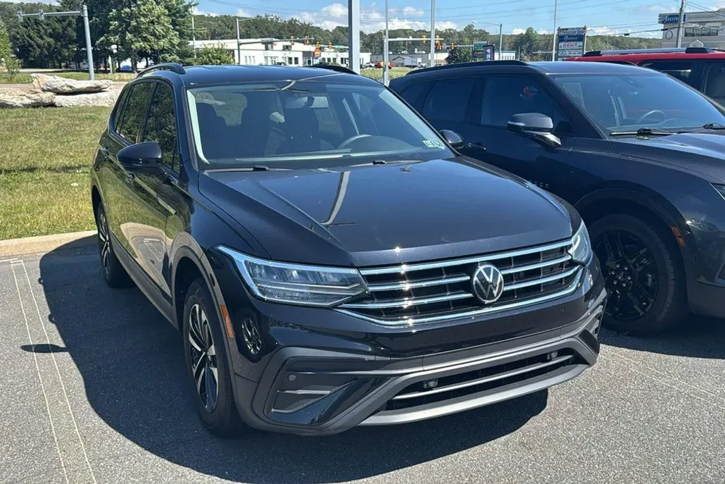 2022 Volkswagen Tiguan S photo 1