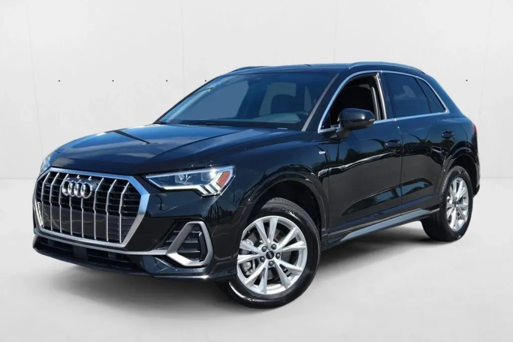 2023 Audi Q3 45 TFSI S line Premium photo 1