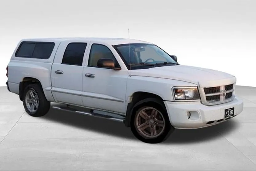 2011 Dodge Dakota SXT SLT photo 1