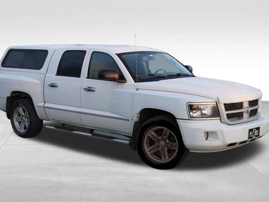 2011 Dodge Dakota SXT SLT photo 1