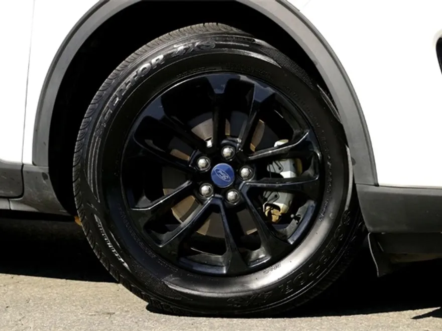 2020 Ford Escape SE Sport Hybrid photo 1
