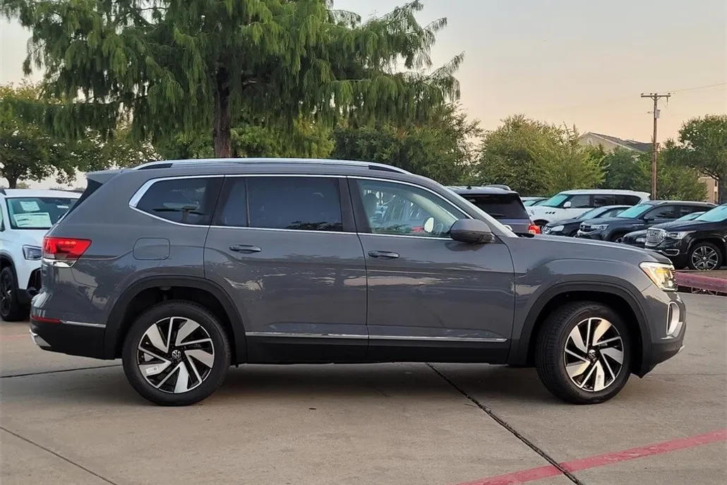 2026 Volkswagen Atlas SEL photo 1