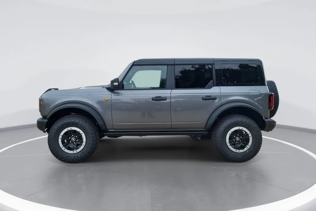2025 Ford Bronco Badlands photo 1