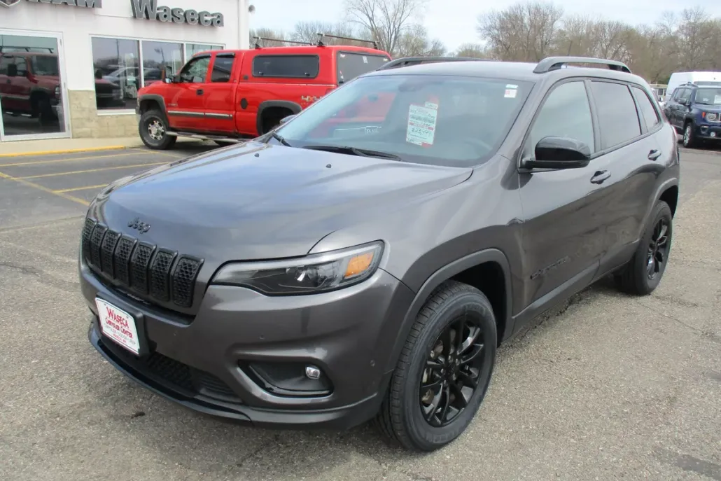 2023 Jeep Cherokee Altitude Lux photo 1