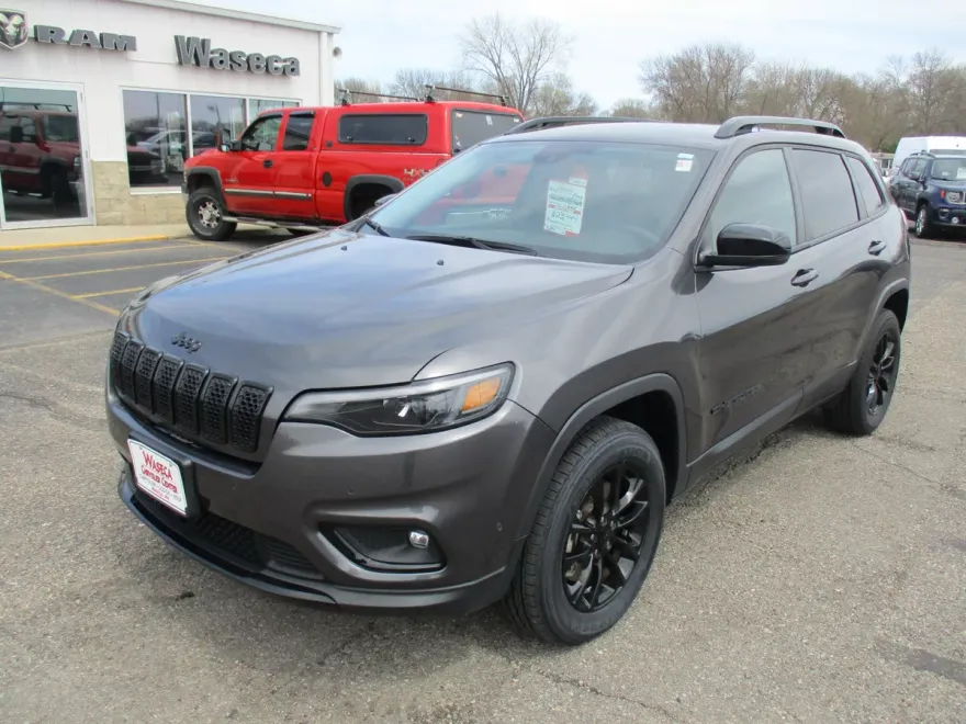 2023 Jeep Cherokee Altitude Lux photo 1