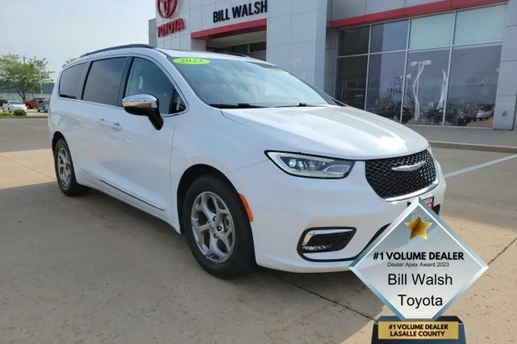 2023 Chrysler Pacifica Limited photo 1