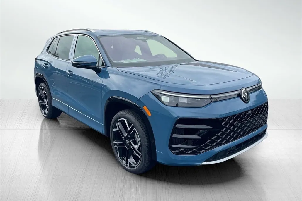 2026 Volkswagen Tiguan SEL R-Line photo 1