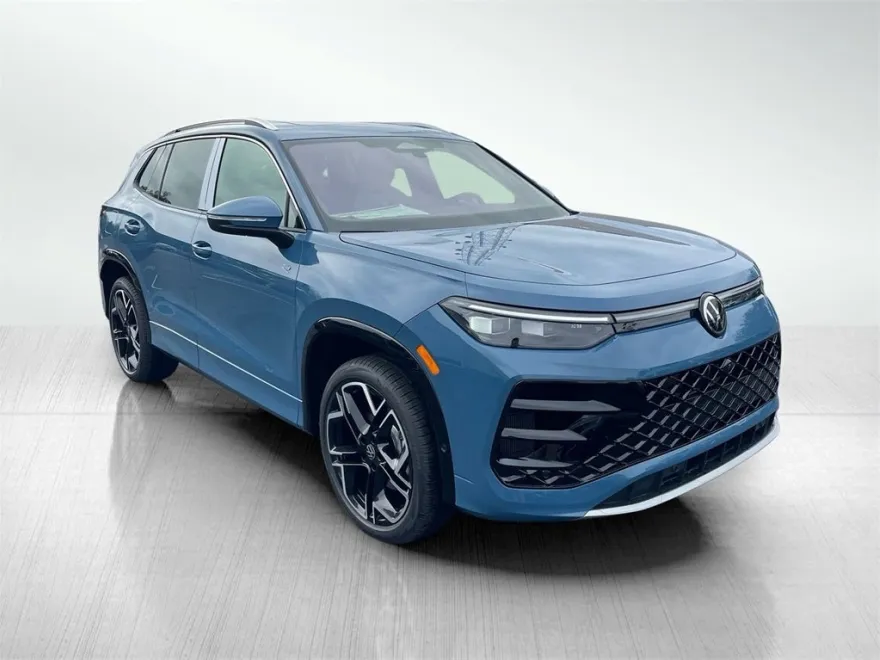 2026 Volkswagen Tiguan SEL R-Line photo 1
